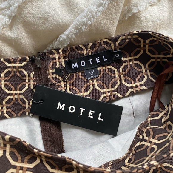 BNWT motel rocks brown geometric patterned mini skirt - Picture 3 of 3
